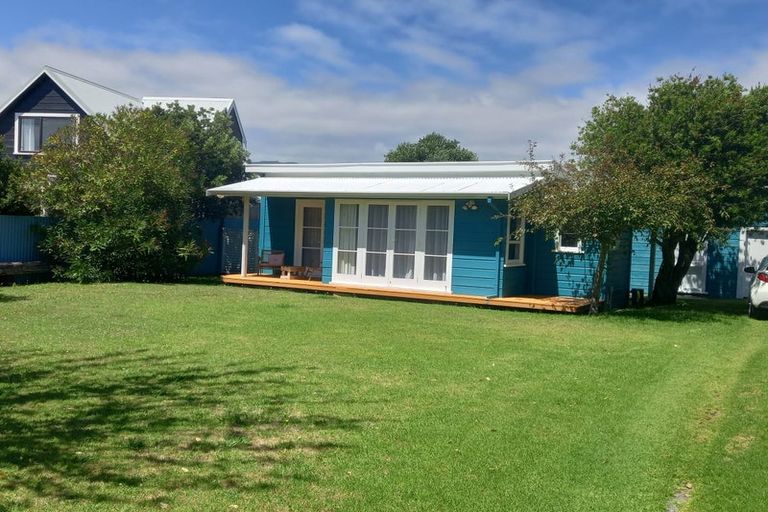 Photo of property in 18 Ngapaki Street, Waikanae Beach, Waikanae, 5036