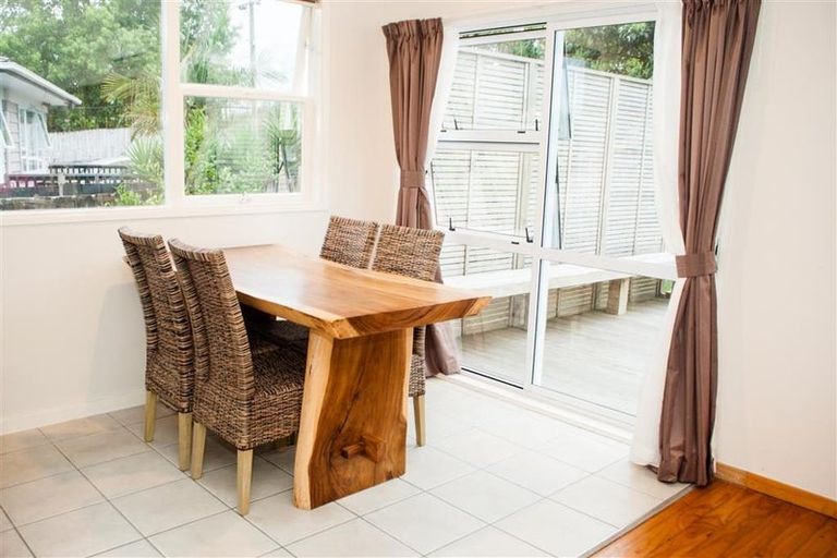 Photo of property in 23 Longburn Road, Henderson, Auckland, 0610