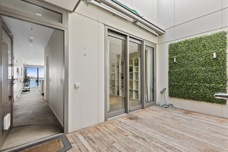 Photo of property in Patent 326 Apartments, 407s/326 Evans Bay Parade, Hataitai, Wellington, 6021
