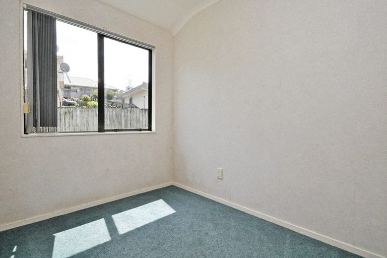 Photo of property in 9 Breenagh Place, Massey, Auckland, 0614