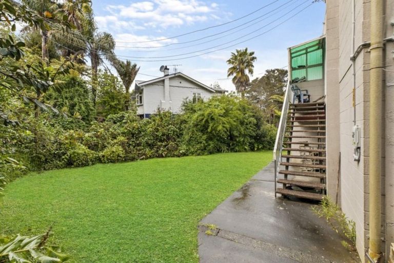 Photo of property in 2/1a Oates Road, Glen Eden, Auckland, 0602