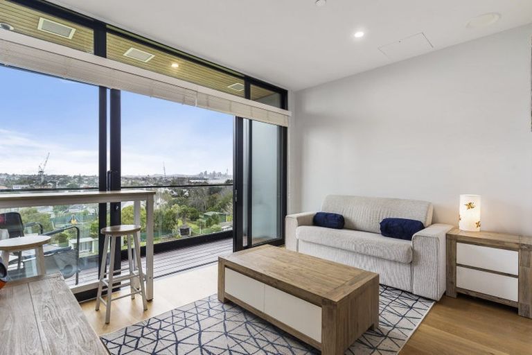Photo of property in Frank Sargeson Apts, 306/74 Anzac Street, Takapuna, Auckland, 0622