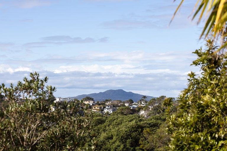 Photo of property in 49a Onewa Road, Northcote, Auckland, 0627