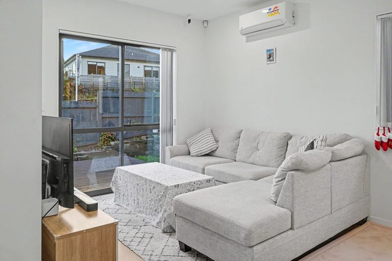 Photo of property in 113 Tiriwa Drive, Massey, Auckland, 0614