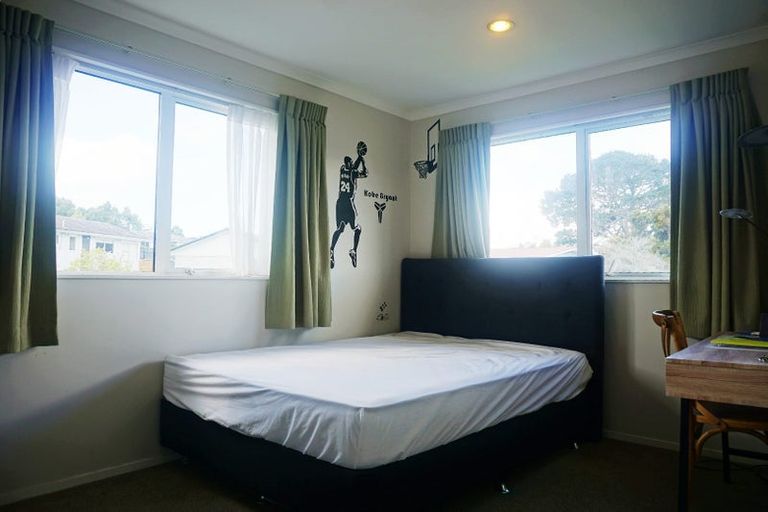 Photo of property in 27a Normanton Street, Glenfield, Auckland, 0629