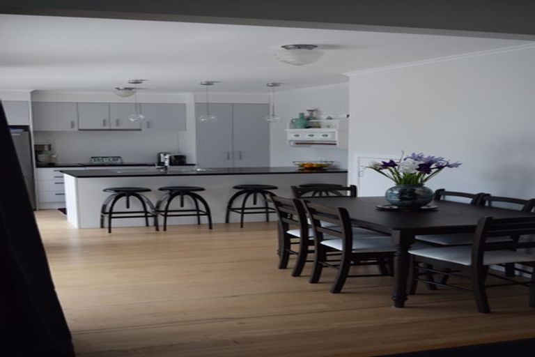 Photo of property in 11 Beulah Avenue, Rothesay Bay, Auckland, 0630