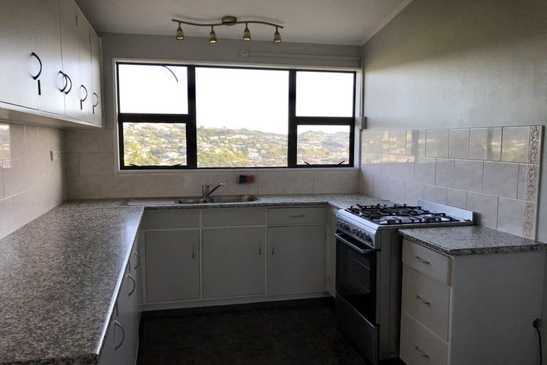 Photo of property in 30 Akaroa Drive, Maupuia, Wellington, 6022