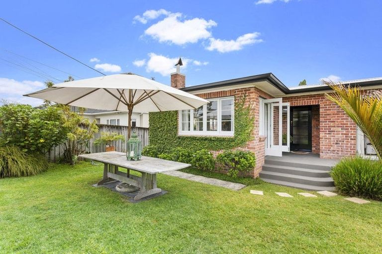 Photo of property in 8 Copley Street, New Lynn, Auckland, 0600