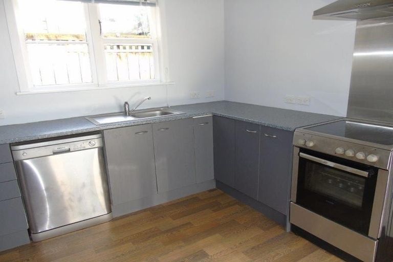 Photo of property in 12 Edge Hill, Mount Victoria, Wellington, 6011