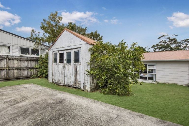 Photo of property in 4/23 Luckens Road, West Harbour, Auckland, 0618