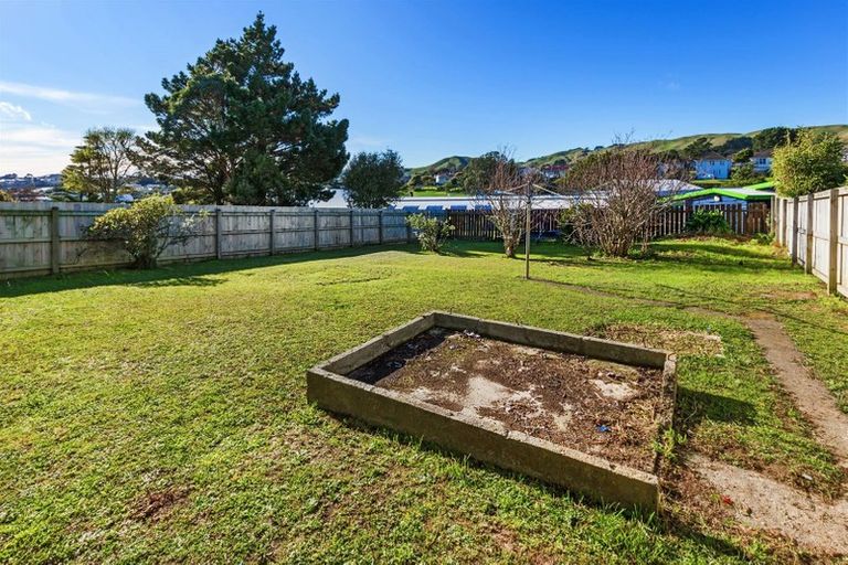 Photo of property in 11 D'urville Street, Cannons Creek, Porirua, 5024