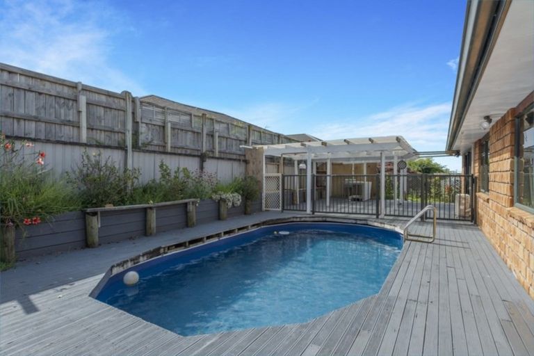 Photo of property in 17 Dorchester Place, Nawton, Hamilton, 3200