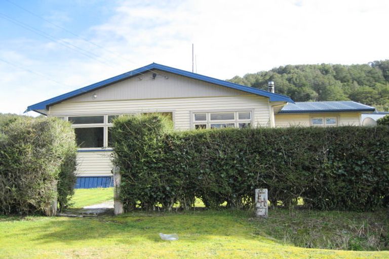 Photo of property in 14 Cambridge Street, Taylorville, Greymouth, 7805