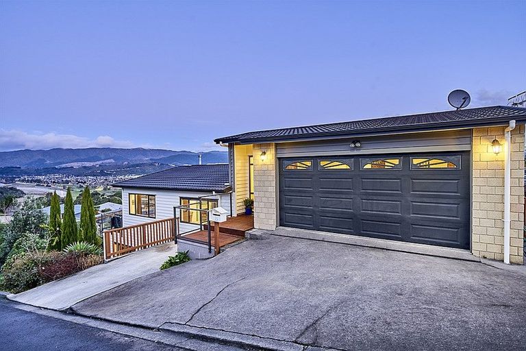 Photo of property in 15 Swain Grove, Riverstone Terraces, Upper Hutt, 5018