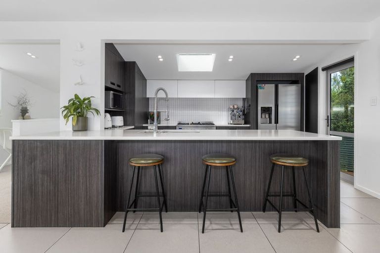 Photo of property in 8 Tiromoana Road, Raumati South, Paraparaumu, 5032