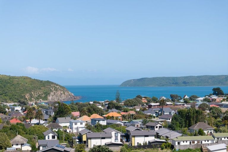 Photo of property in 16 Downes Street, Titahi Bay, Porirua, 5022