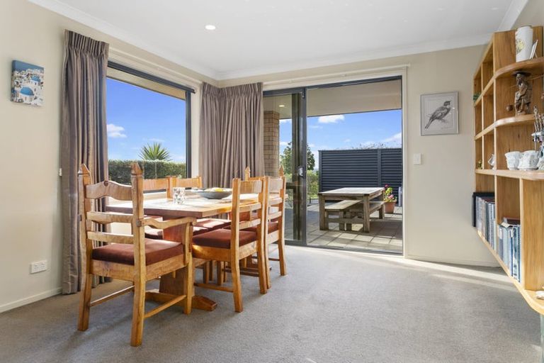 Photo of property in 2 Foothills Lane, Glen Eden, Auckland, 0602