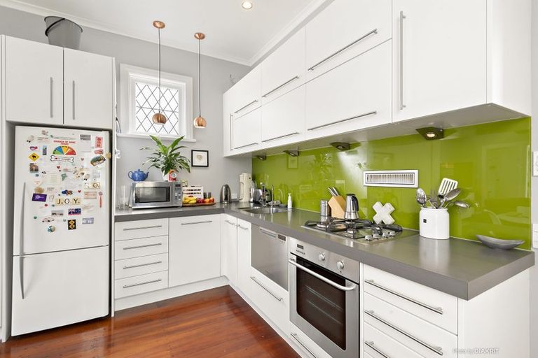 Photo of property in 10 Milton Street, Berhampore, Wellington, 6023