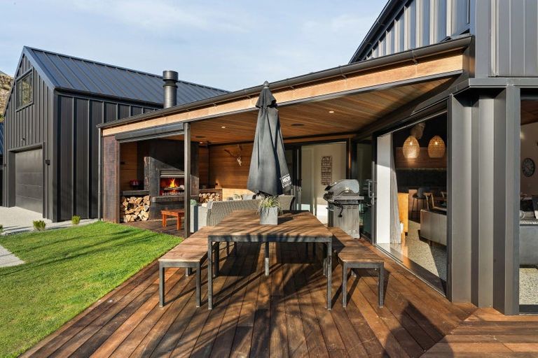 Photo of property in 2 Brodie Avenue, Arrowtown, 9302