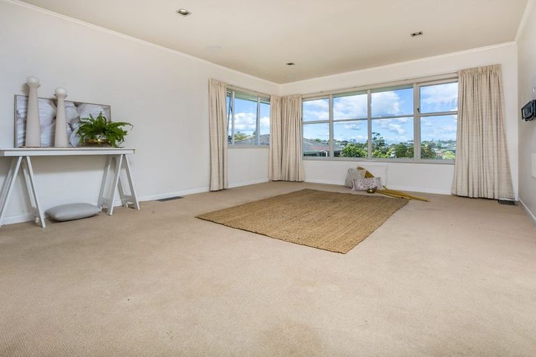 Photo of property in 2/13 Manuka Road, Bayview, Auckland, 0629