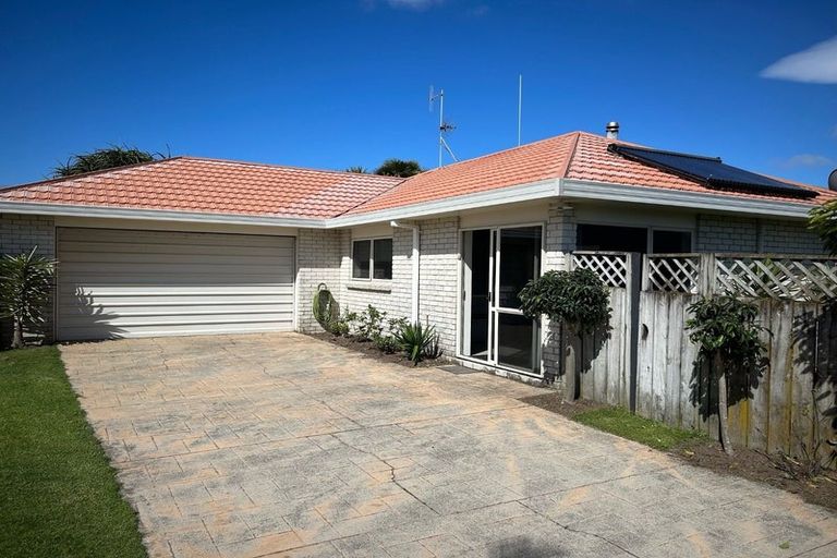 Photo of property in 90 Evans Road, Papamoa Beach, Papamoa, 3118