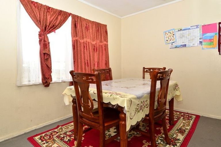 Photo of property in 2/136 Shifnal Drive, Randwick Park, Auckland, 2105