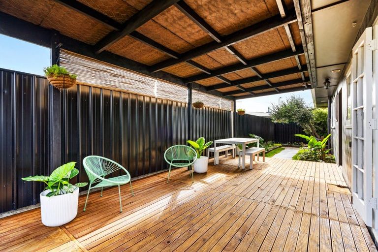 Photo of property in 15 Puketapu Road, Taradale, Napier, 4112