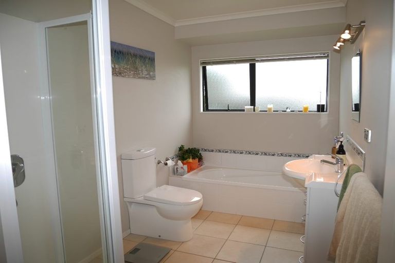 Photo of property in 71 Guildford Drive, Paraparaumu, 5032