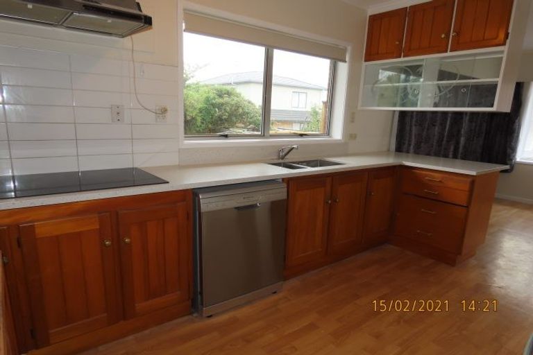 Photo of property in 8 Bodi Place, Te Atatu South, Auckland, 0610
