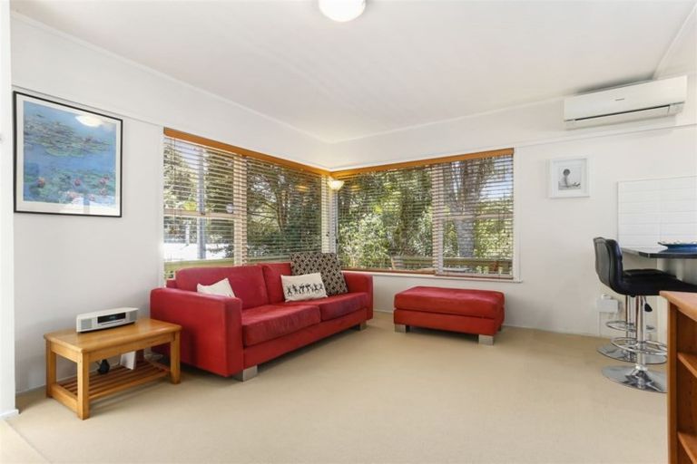 Photo of property in 2/18 Windy Ridge Road, Glenfield, Auckland, 0629
