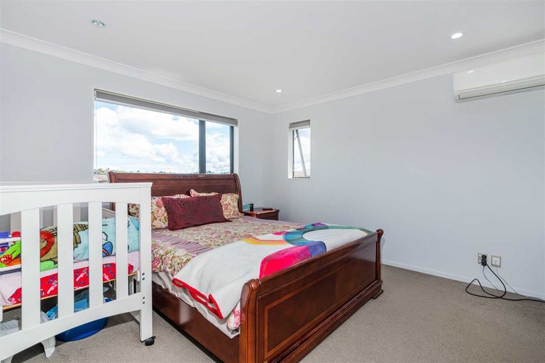 Photo of property in 23 Midhurst Avenue, Henderson, Auckland, 0612