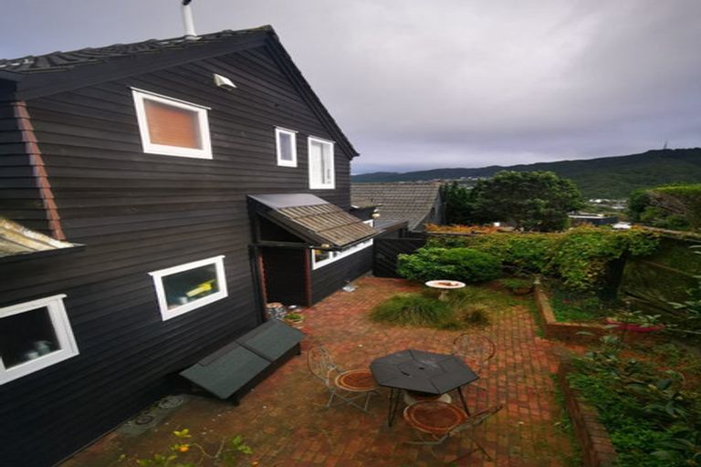 Photo of property in 16 Indira Place, Khandallah, Wellington, 6035