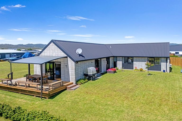 Photo of property in 105 Rangiora Crescent, Matarangi, Whitianga, 3592