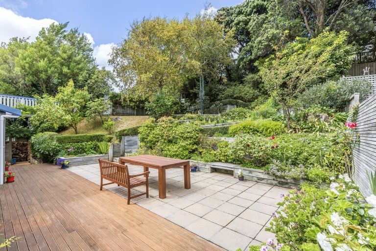 Photo of property in 5 Kellsmere Crescent, Island Bay, Wellington, 6023