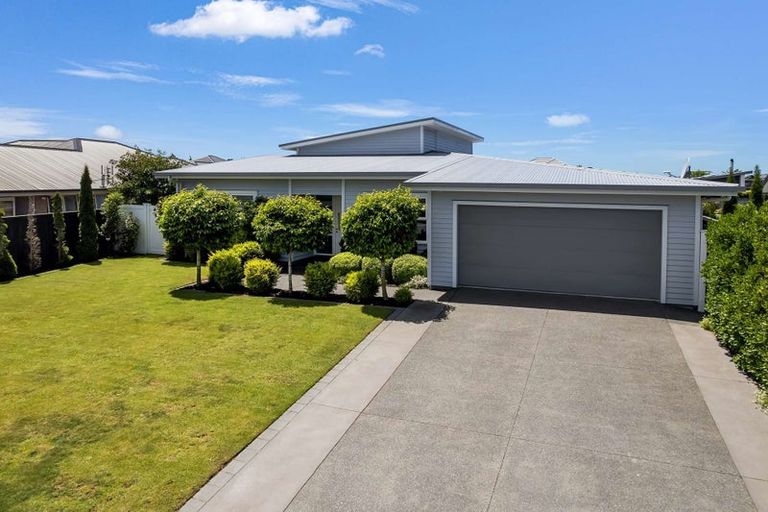Photo of property in 17 Ballinger Place, Kaiapoi, 7630