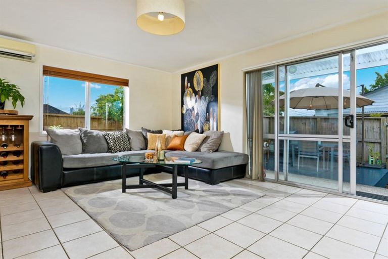 Photo of property in 1/24 Woodglen Road, Glen Eden, Auckland, 0602