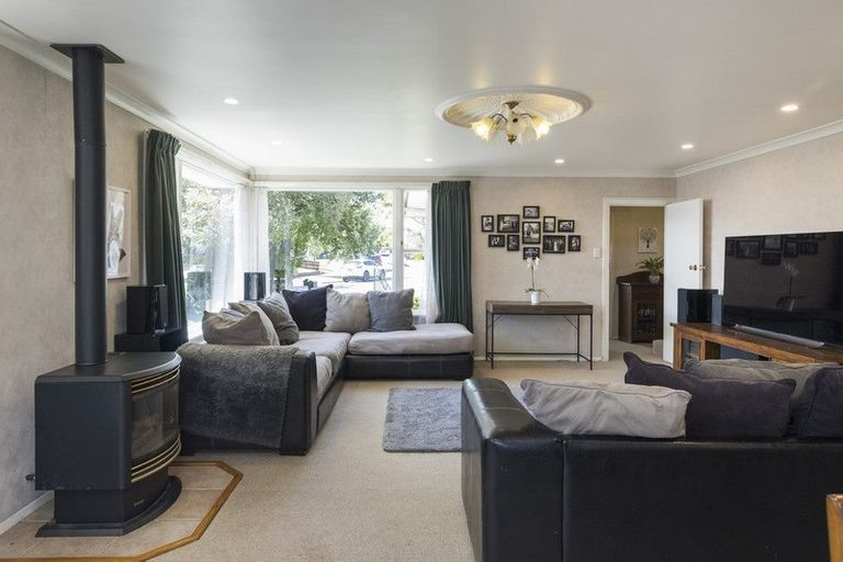 Photo of property in 5 Wairau Place, Kelvin Grove, Palmerston North, 4414