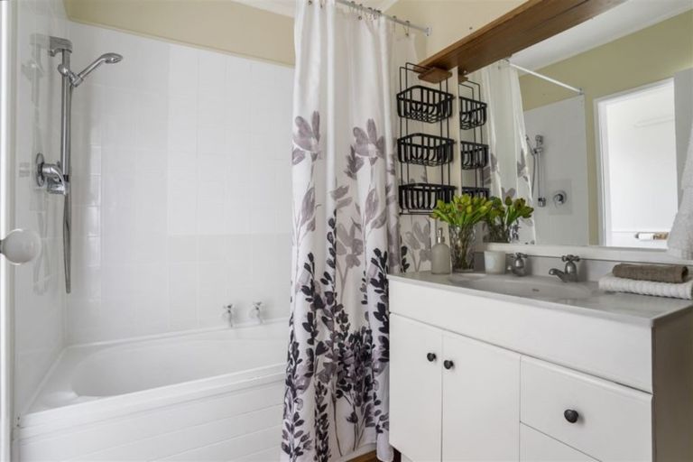 Photo of property in 1/40 Carlisle Road, Browns Bay, Auckland, 0630