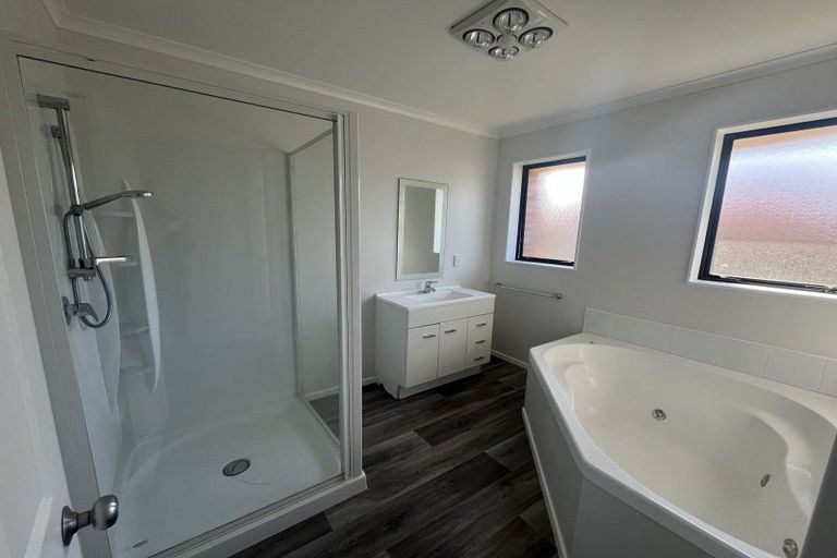 Photo of property in 10 Cleveland Heights, Kelvin Grove, Palmerston North, 4414