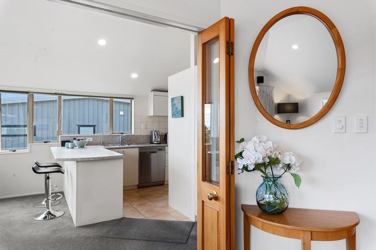 Photo of property in 1/93 Forrest Hill Road, Milford, Auckland, 0620