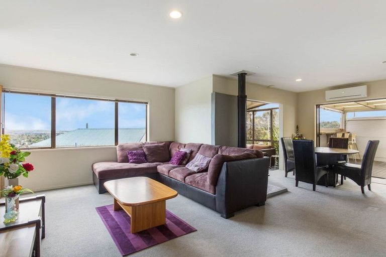 Photo of property in 8 Gillan Place, Bayview, Auckland, 0629