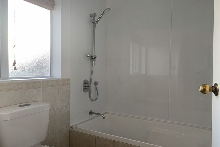 Photo of property in 21 Central Park Drive, Te Atatu South, Auckland, 0610