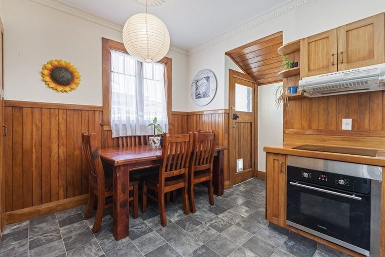 Photo of property in 16 Burns Avenue, Takaro, Palmerston North, 4412