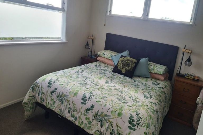 Photo of property in 15 Rosalind Road, Glenfield, Auckland, 0629