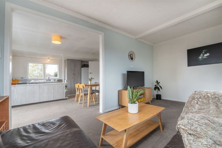 Photo of property in 35 Prestons Road, Redwood, Christchurch, 8051