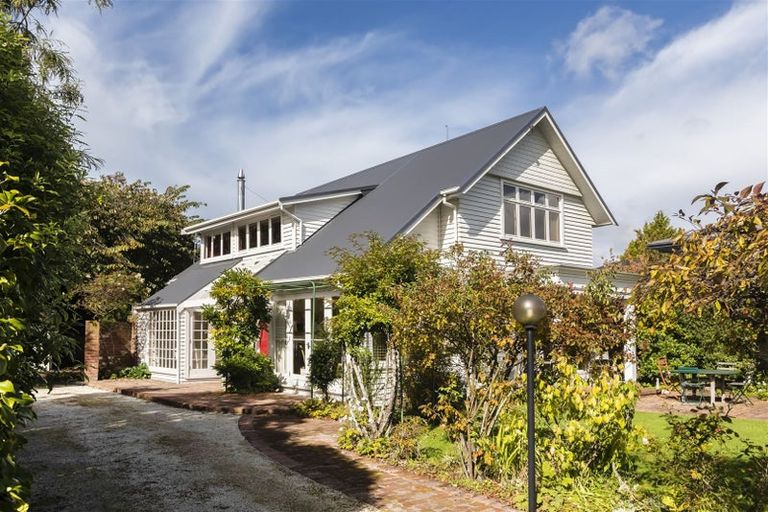 Photo of property in 8 Waiwetu Street, Fendalton, Christchurch, 8052