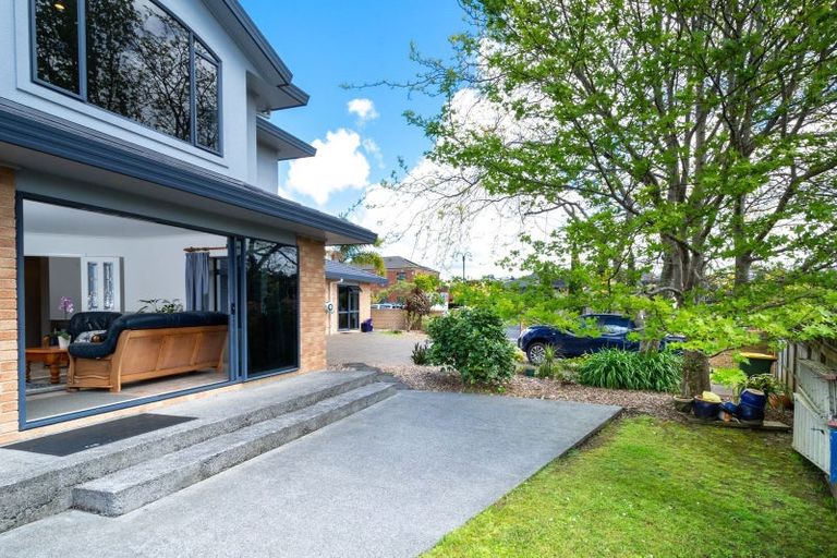 Photo of property in 11 Rosetti Rise, West Harbour, Auckland, 0618