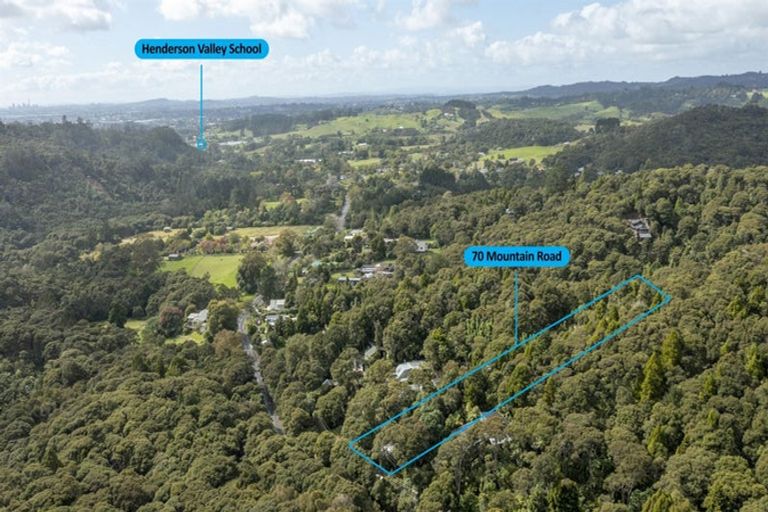 Photo of property in 70 Mountain Road, Henderson Valley, Auckland, 0612