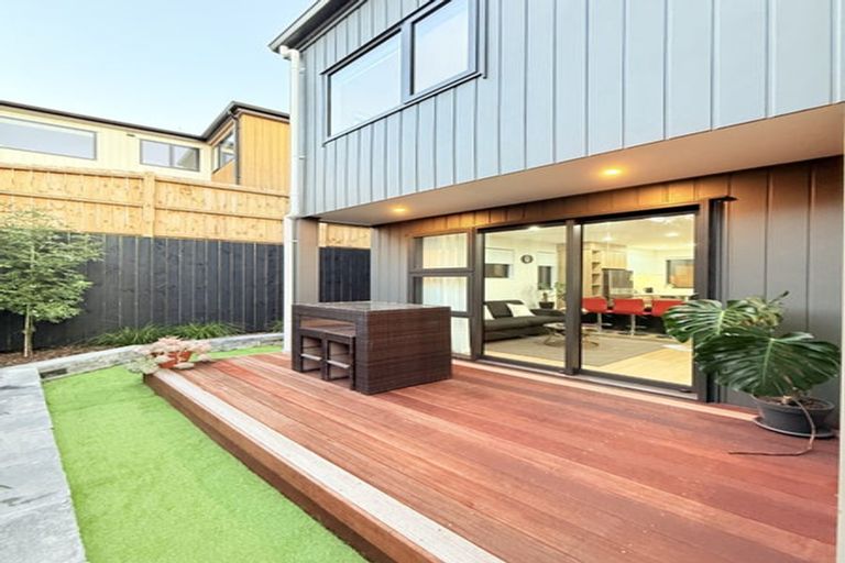Photo of property in 584e Beach Road, Rothesay Bay, Auckland, 0630