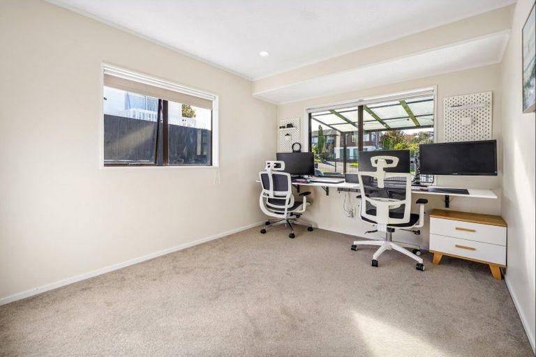 Photo of property in 43 Athena Drive, Totara Vale, Auckland, 0629